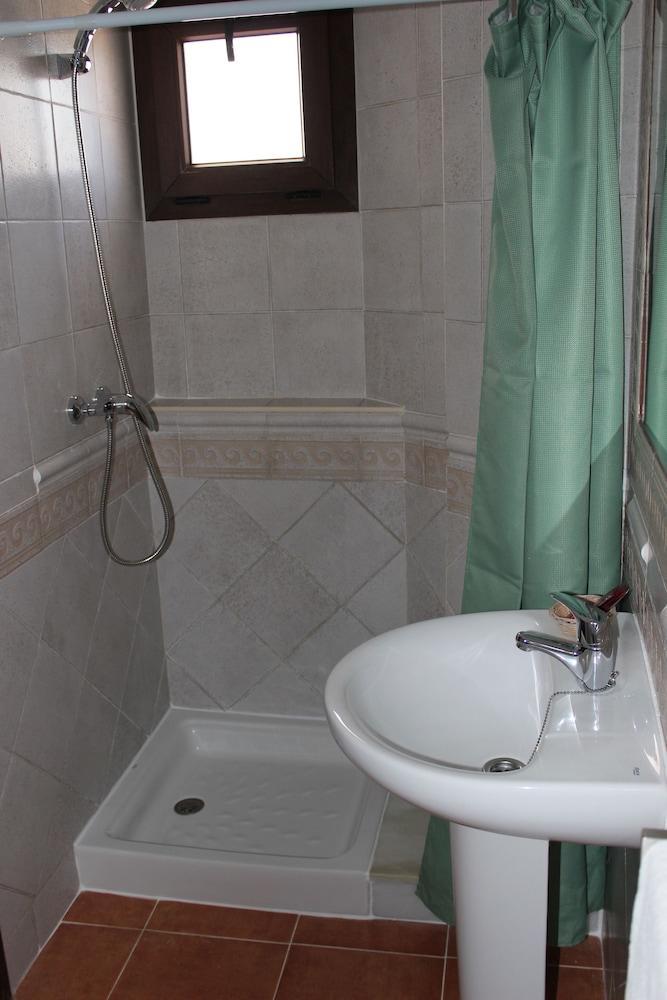 Hostal Jadraza Zahara de los Atunes Bagian luar foto